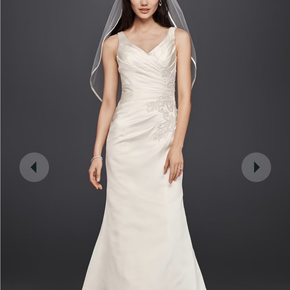 DAVID'S BRIDAL V-Neck Trumpet Wedding Dress with Pleated Bodice